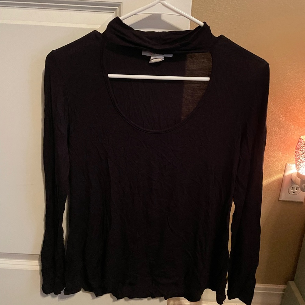BLACK LONGSLEEVE NECK CUTOUT